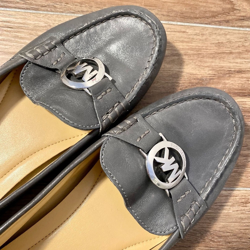EXCELLENT: Authentic Michael Kors MK Loafers Leather Grey 7.5